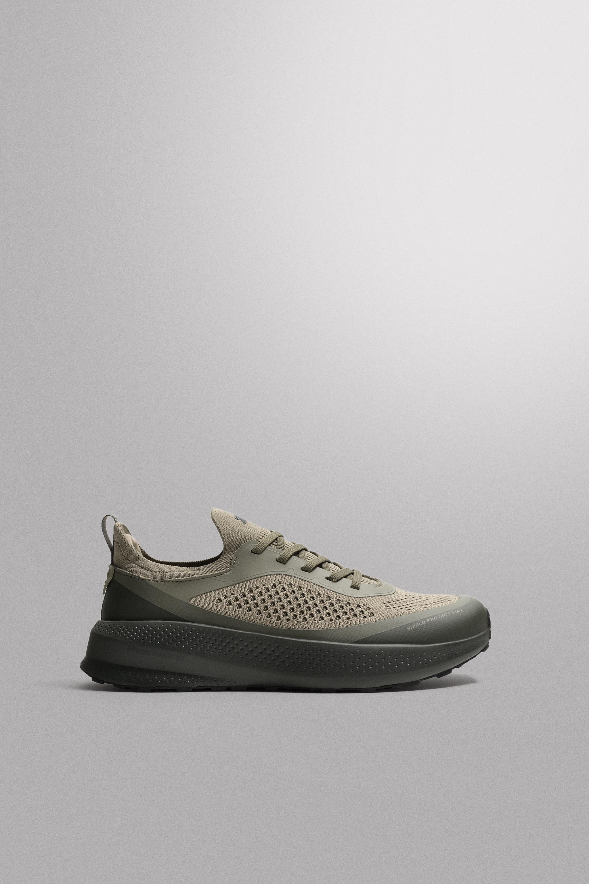 RUNNING SNEAKERS